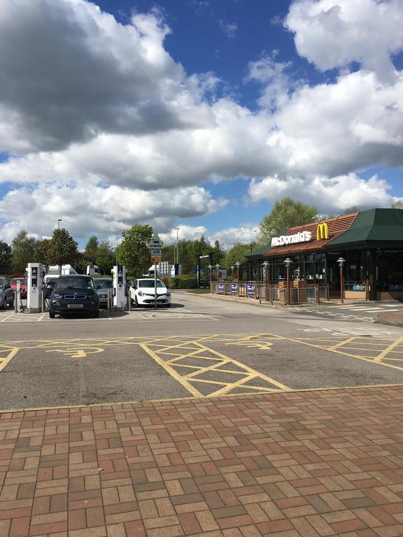 Warrington Motel, J20 M6 Lymm Services Exterior foto